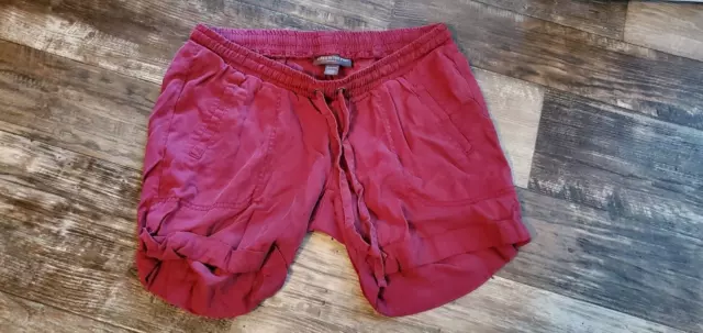 A pea in the pod size small maternity shorts pink maroon