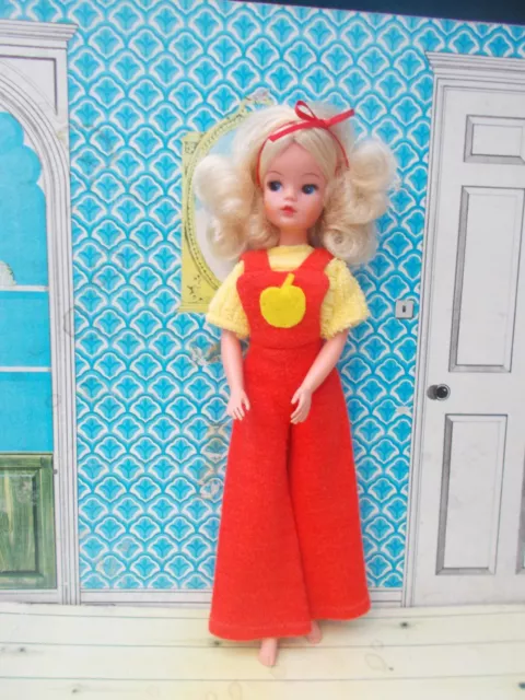 Stunning rare 1975 Pretty Pose Sindy with thick curly blonde hair 2