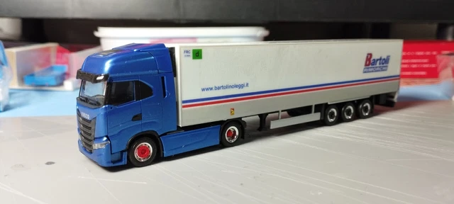 HERPA - IVECO S-WAY LNG BOX 4x2 semirimorchio 3 assi UPS - 1/87