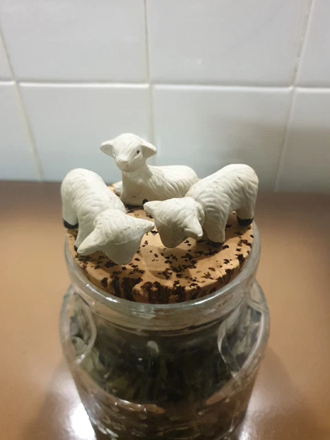 Animal de la crèche : mouton blanc debout en bois coloré