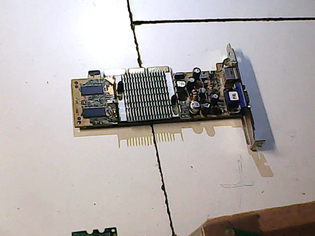 Carte graphique ASUS EN6200LE TC512/TD/256M/A 512MB VGA DVI VIDEO
