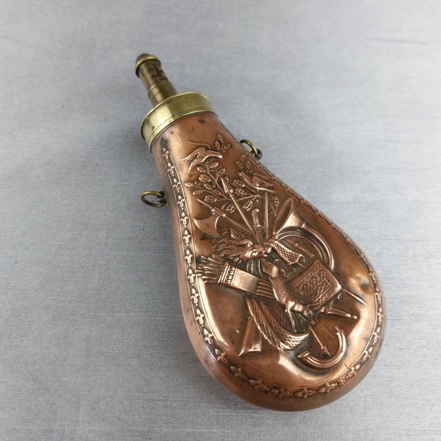 Ancienne Poire à Poudre En Cuivre - Accessoire De Chasse Ou Militaria - Objet De Collection