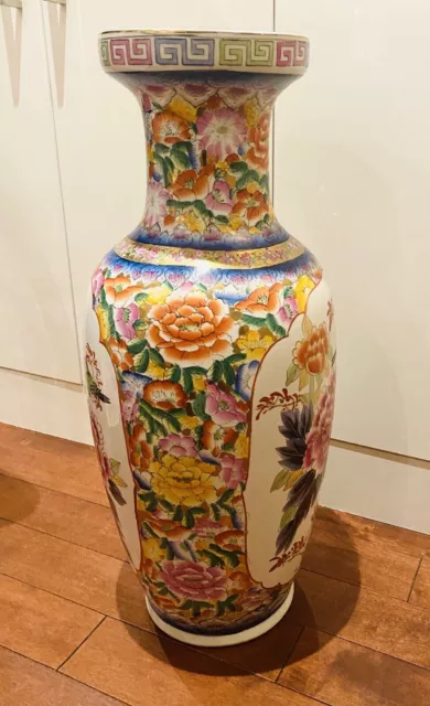 Chinese Porcelain Vintage Vase 25´´famille Rose Birds Flowers Gold Trim Handpain