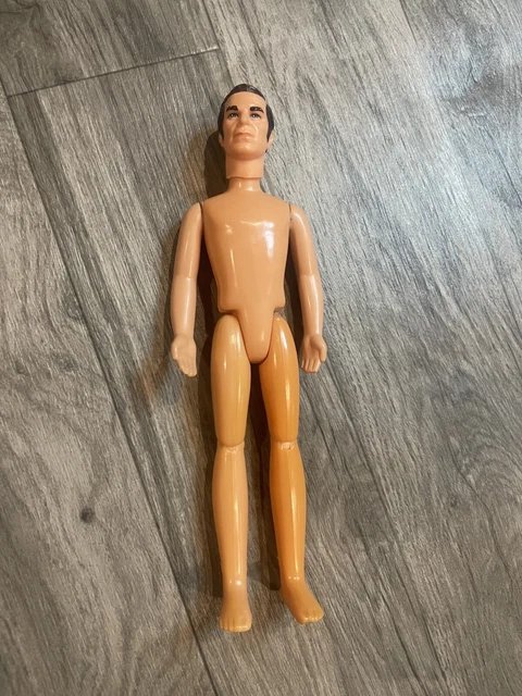 VINTAGE 1973 MATTEL SPACE 1999 ACTION FIGURE Commander KOENIG