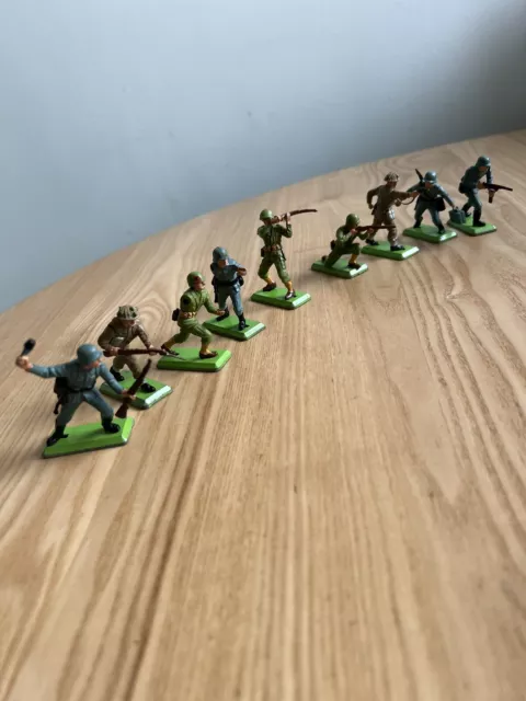 Britains Deetail 9 Vintage Soldiers 1971