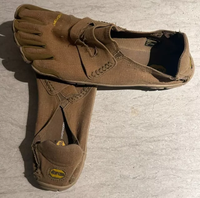  Vibram Five Fingers Men's CVT-Hemp Minimalist Casual Walking  Shoe (40 EU/8-8.5, Khaki)