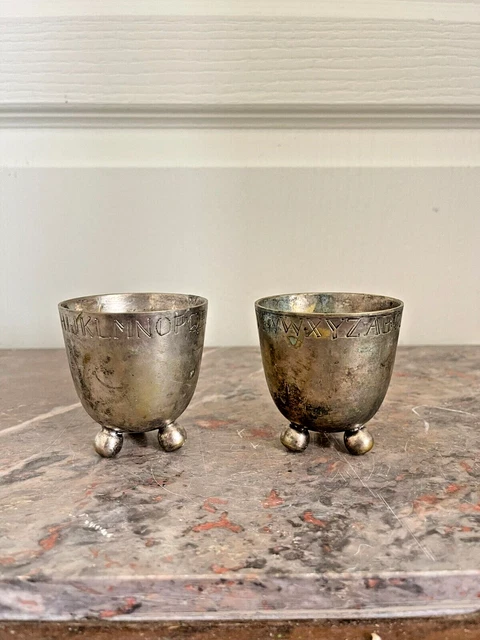 Ancien Lot De Coquetiers Timbale Et Divers En Métal Argenté