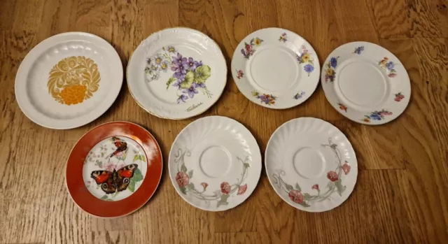 Lot de 7 Petites Assiettes Dépareilles en Porcelaine - Motif Fleurs