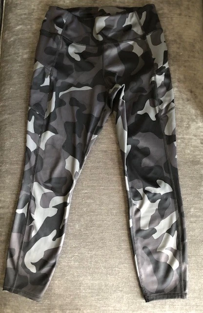 ATHLETA CAMO CONTENDER 7 8 Tight Womens Medium Leggings Zip Pockets SHIPS FREE 18.00 PicClick
