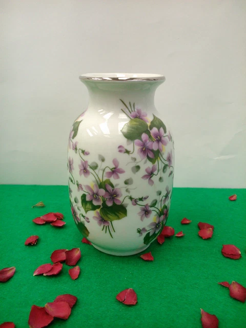 Precioso Jarron de porcelana en miniatura.