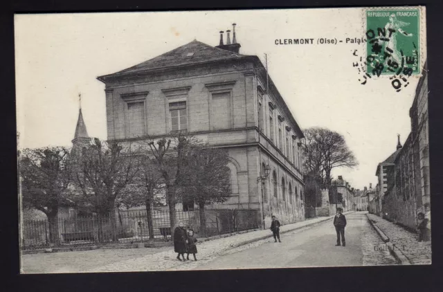 CLERMONT oise CPA 60 une rue et le palais de justice