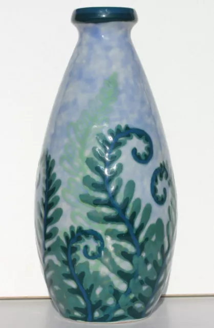 VASE EN PORCELAINE DE LIMOGES - CAMILLE THARAUD (1878-1956) - H 29 cm - 1,210 kg