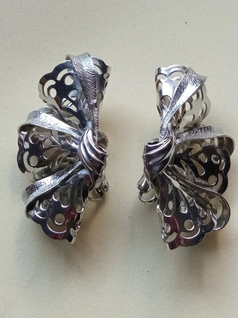 Boucle D'oreille Ancienne Vintage En Métal Argenté - Bijou D'occasion Style Rétro