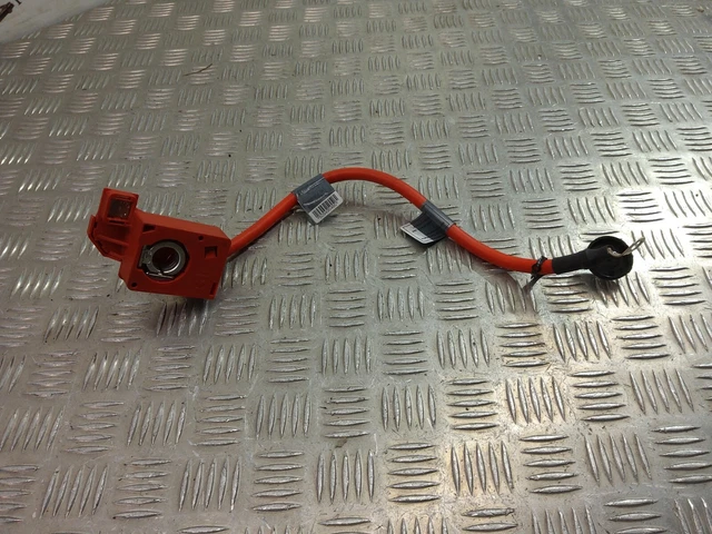Cosse Fusible Câble Rouge Batterie Positive - Compatible BMW Série 1 E82 E88 Série 3 E90 E91 E92 X1 E84