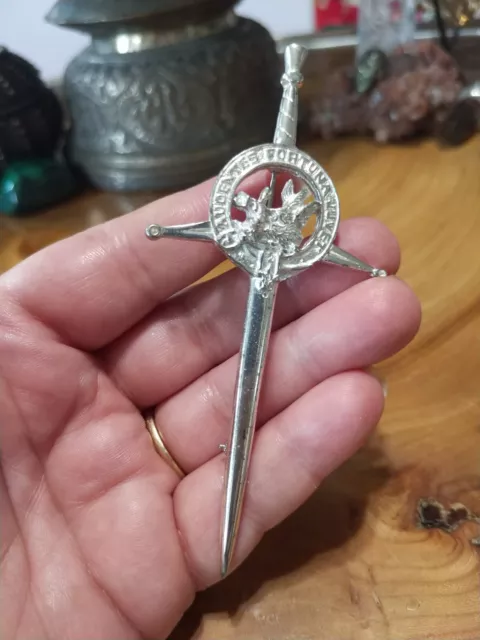MacKinnon Clan Crest Scottish kilt pin. Boars head, audentes fortuna juvet