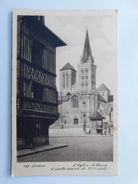 CPA - LISIEUX - L'église St. Pierre et vieille maison du XVIe siècle -