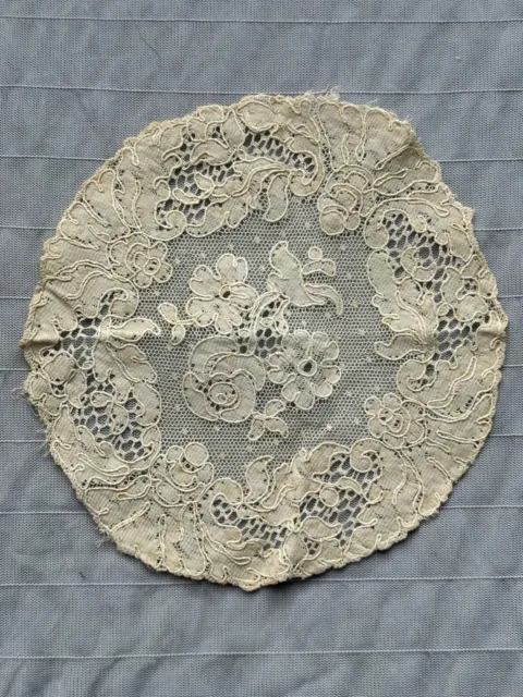 Beautiful 1930s French Round Calais Lace Doily - Beige 5.75"