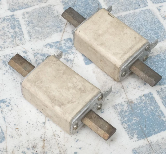 2x Legrand 0 168 45 016845 Cartouche 100A à couteau gI T2 500V. Lot de 2 5