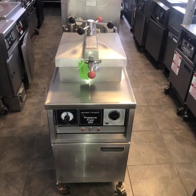 Henny Penny Electric Pressure Fryer-208v 3 Phase-With Oil Filter System/ Basket