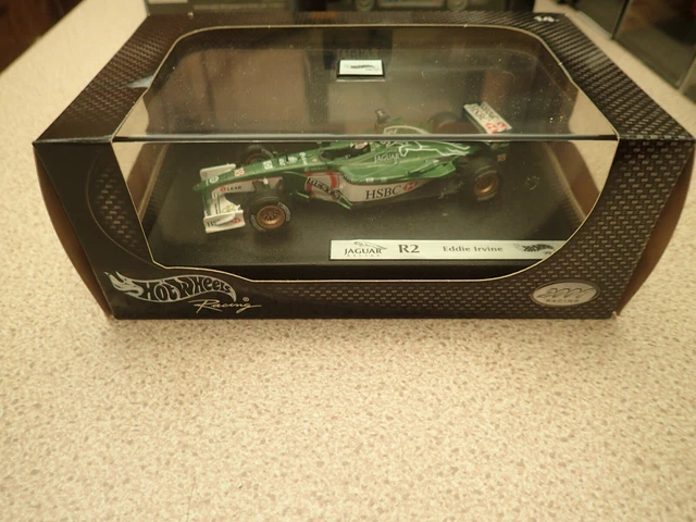 MATTEL HOT WHEELS 50195 Echelle 1/18 JAGUAR F1 R2 N 19 SEASON 2001  LA ROSA