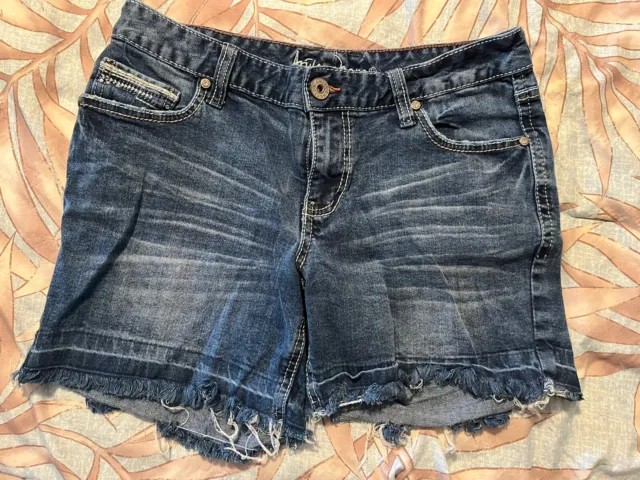 Ariya Jean Shorts Juniors ￼ Size 11/12 Cut Off Fray Hem