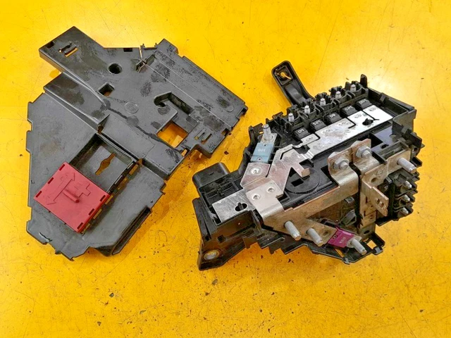 thumbnail interactive-video image 1 of Mercedes-Benz Genuine Fuse Box Holder Contact Spring Terminal Pin – A0085457926 – Germany 1 of 4
