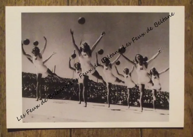 Carte format CPSM, Equipe suedoise gymnastique feminine,championnats  monde 1950