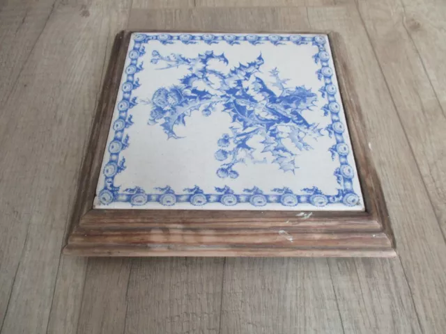 Petit Dessous de plat en terre de fer Sarreguemines ? décor chardons bleus