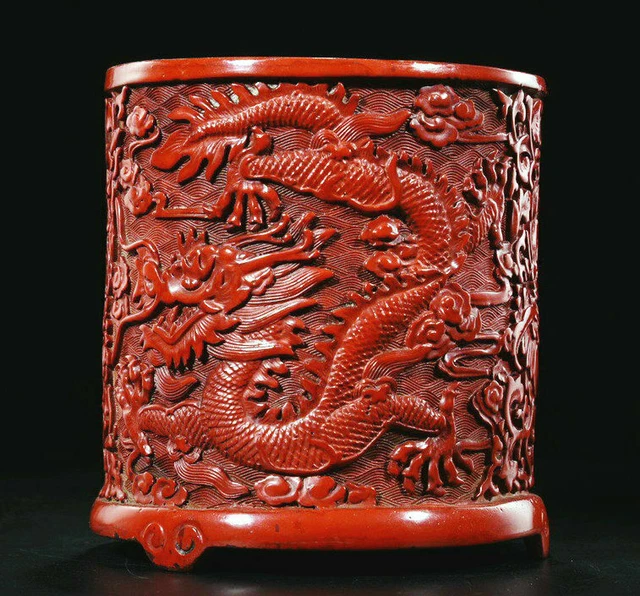 6.4 "Seltene alte Marke China Red Lacquer Ware Dragon Pen Container Pinseltopf