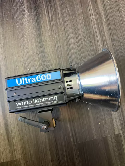 Unidad de flash cabeza estroboscópica monolight White Lightning Ultra 600 con cable y reflector