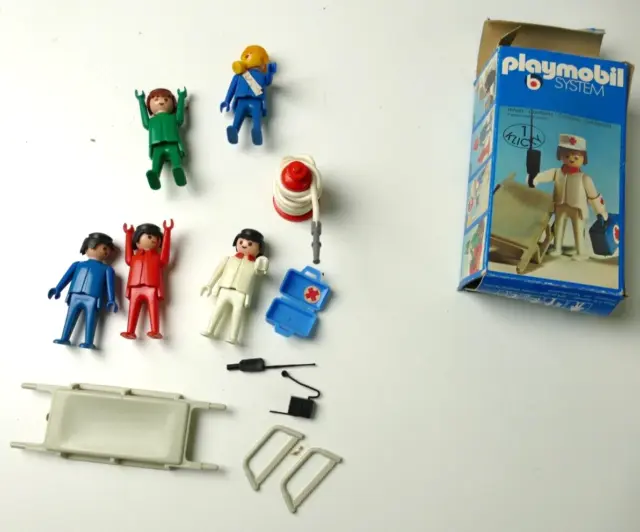 Playmobil 3361 Figuren 1 klicky Sanitäter und diverse andere S-4252