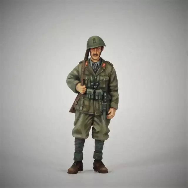 1/35 Resin Model Kit Italian Soldier Infantryman WW2 Unpainted