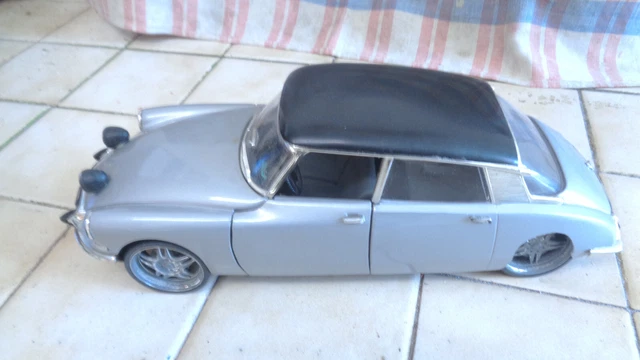 Miniature Solido 1/18 Citroën DS 19 1963 Gris - Suspension Réglable ID 21