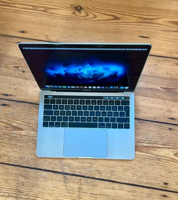 Apple MacBook Pro 13"" 2017 3,1 GHz, 16 GB, 256 GB Touch Bar, grigio siderale 