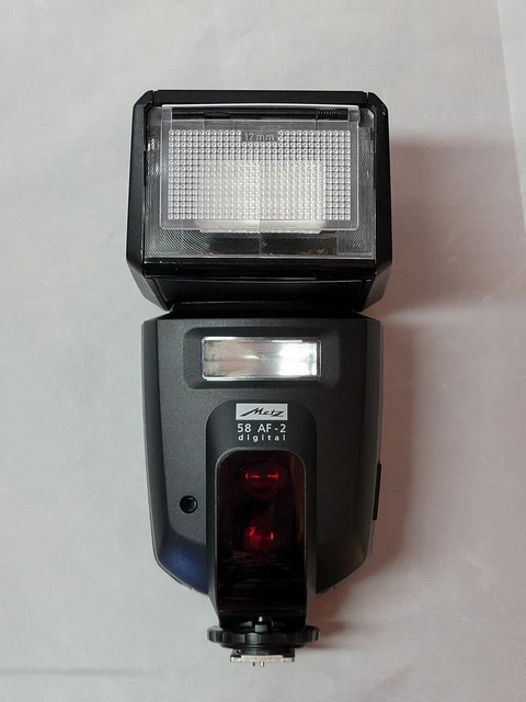 Mecablitz 58 AF-2 Flashgun + battery pack for Nikon