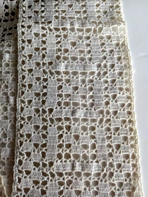 linge ancien, dessus de cheminée dentelle au crochet écru (180x12cms)