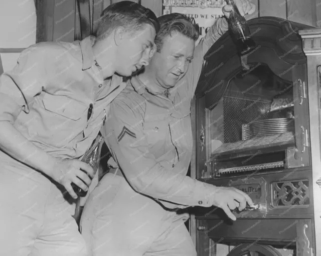 Wurlitzer Jukebox Model 750 Colonial 1941 Classic 8 by 10 Reprint Photograph