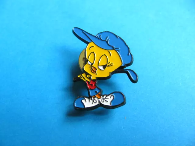 Tweety Pie Golfer Character Pin badge. VGC. Unused.