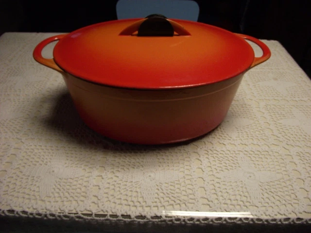cocotte fonte OVALE fonte émaillée Le Creuset Doufeu COUSANCES rouge flammé
