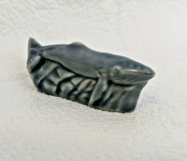 Red Rose Tea Wade Collectible Ceramic Humpback Whale Miniature Figurine Animals