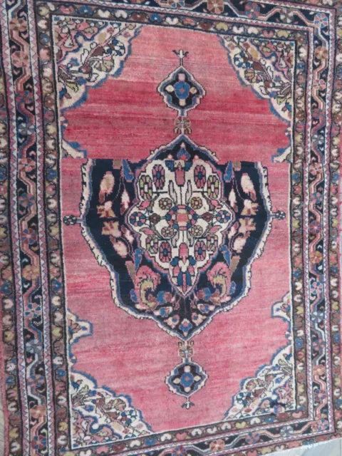 A FINE OLD HANDMADE TRADITIONAL ORIENTAL WOOL ON COTTON RUG (176 x 132 cm)+