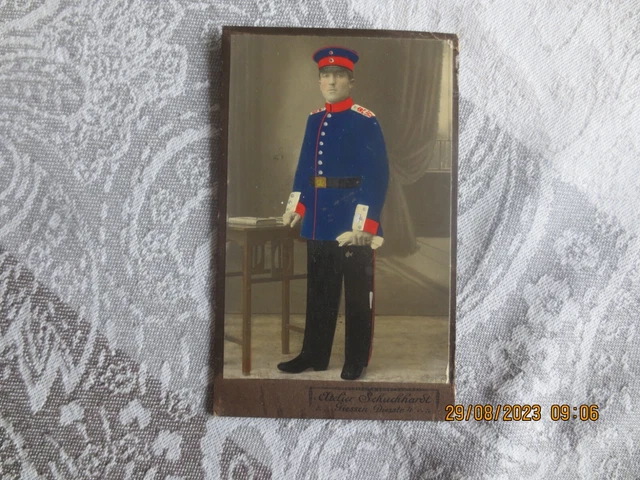Foto gabinetto di D. Schuchardt a Giessen, soldato in uniforme da parata