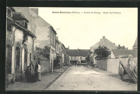 CPA Saint-Révérien, Entrée du Bourg - Route de Prémery