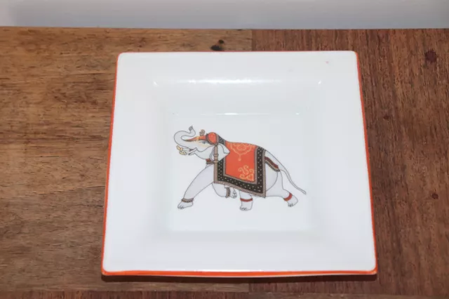 Philippe Deshoulières à Limoges : vide-poche carré 17 cm en porcelaine, éléphant