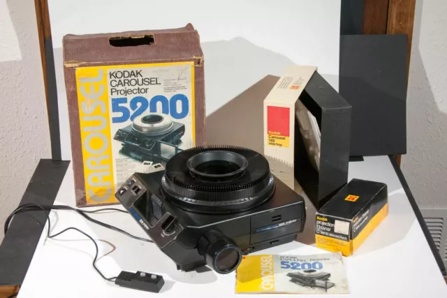 Kodak Carousel 5200 Slide Projector~SlideTray~Zoom Lens~Remote~Manual~EXC Cond