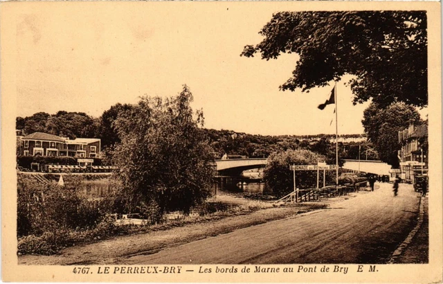 CPA Bry sur Marne Les bords de Marne au Pont FRANCE (1338084)