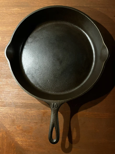 • VINTAGE • CAST IRON • Raised No. 10 Cast Iron Pan