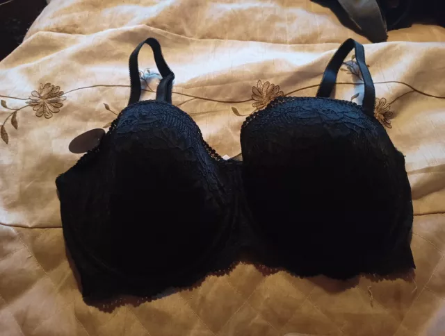 36DD black lace F&F bra. Very lightly padded underwired full cup. Bnwt