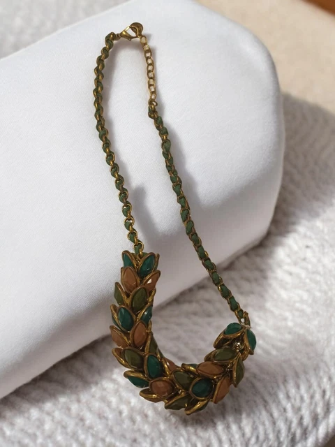 Collier Rétro Vintage – Pièce Unique D’occasion Pour Collectionneurs