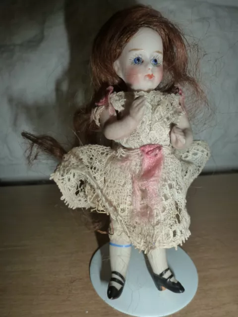 Poupée ancienne mignonnette